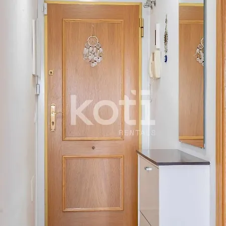 Double Bedroom And Relaxing Sunny Terrace Koti Accommodatie bij particulieren *